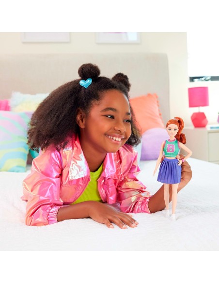 Muñeca Barbie Fashionista con look de animadora HYT90 BARBIE