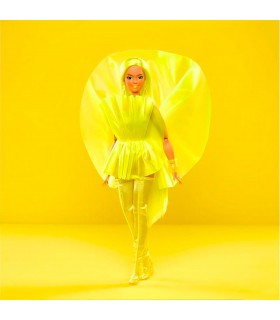 Muñeca Barbie Chromatic Couture Amarilla HCC03 BARBIE COLECCIÓN